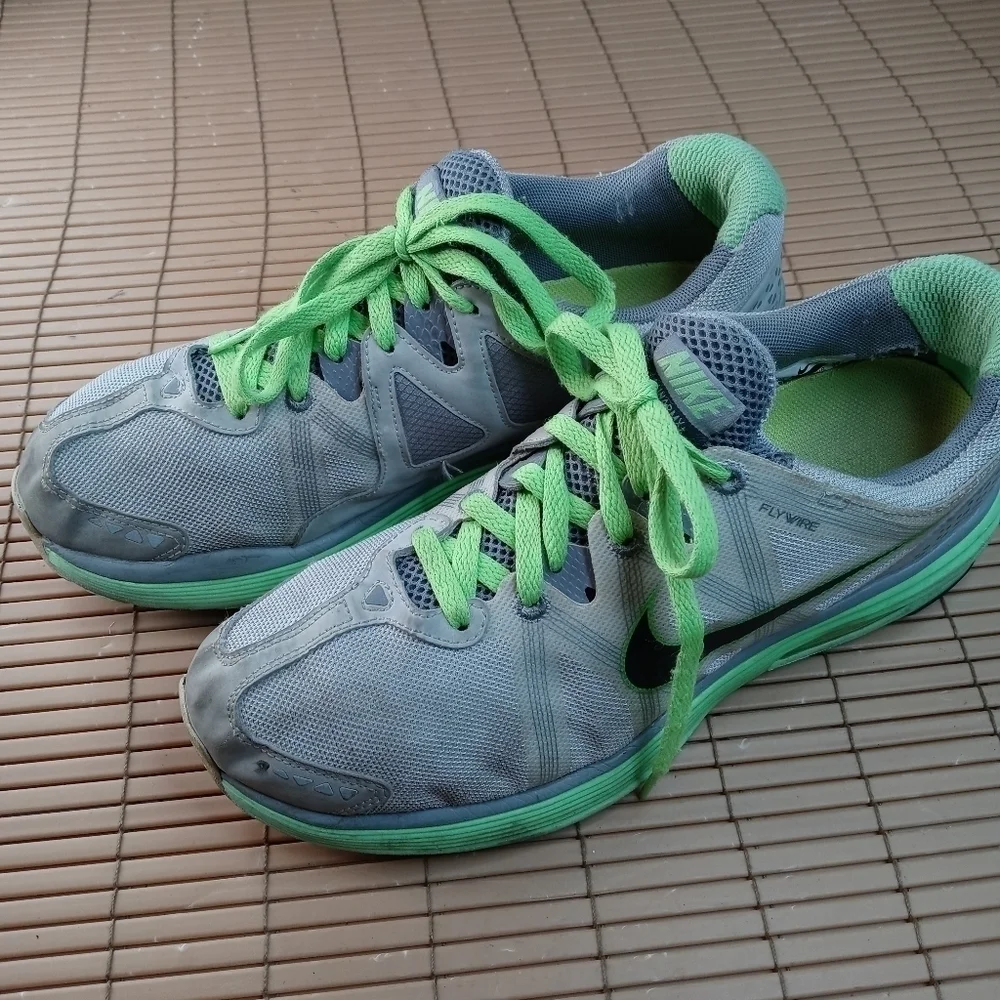 Nike LunarMax+ Running Shoe gray/ green Neon 415323-010 Low Lace Up men's 12 M.
